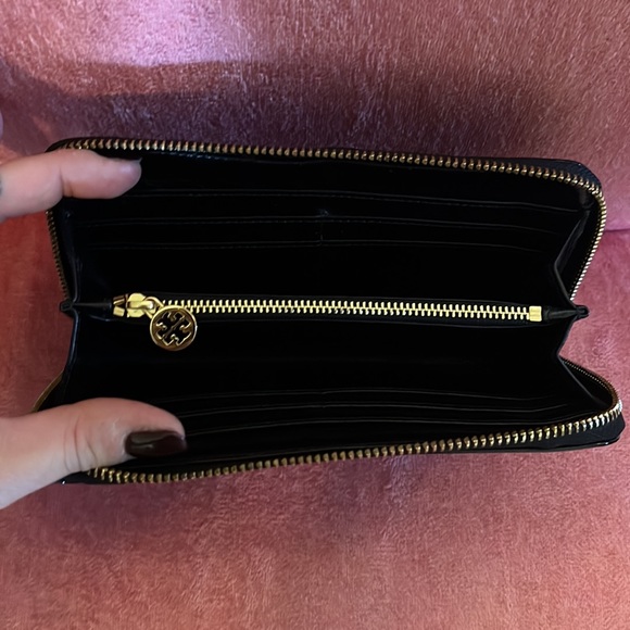 Black Tory Burch wallet - Picture 4 of 5